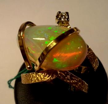 http://www.asiago.to/documents/anello opale e diamante montato in oro.jpg
